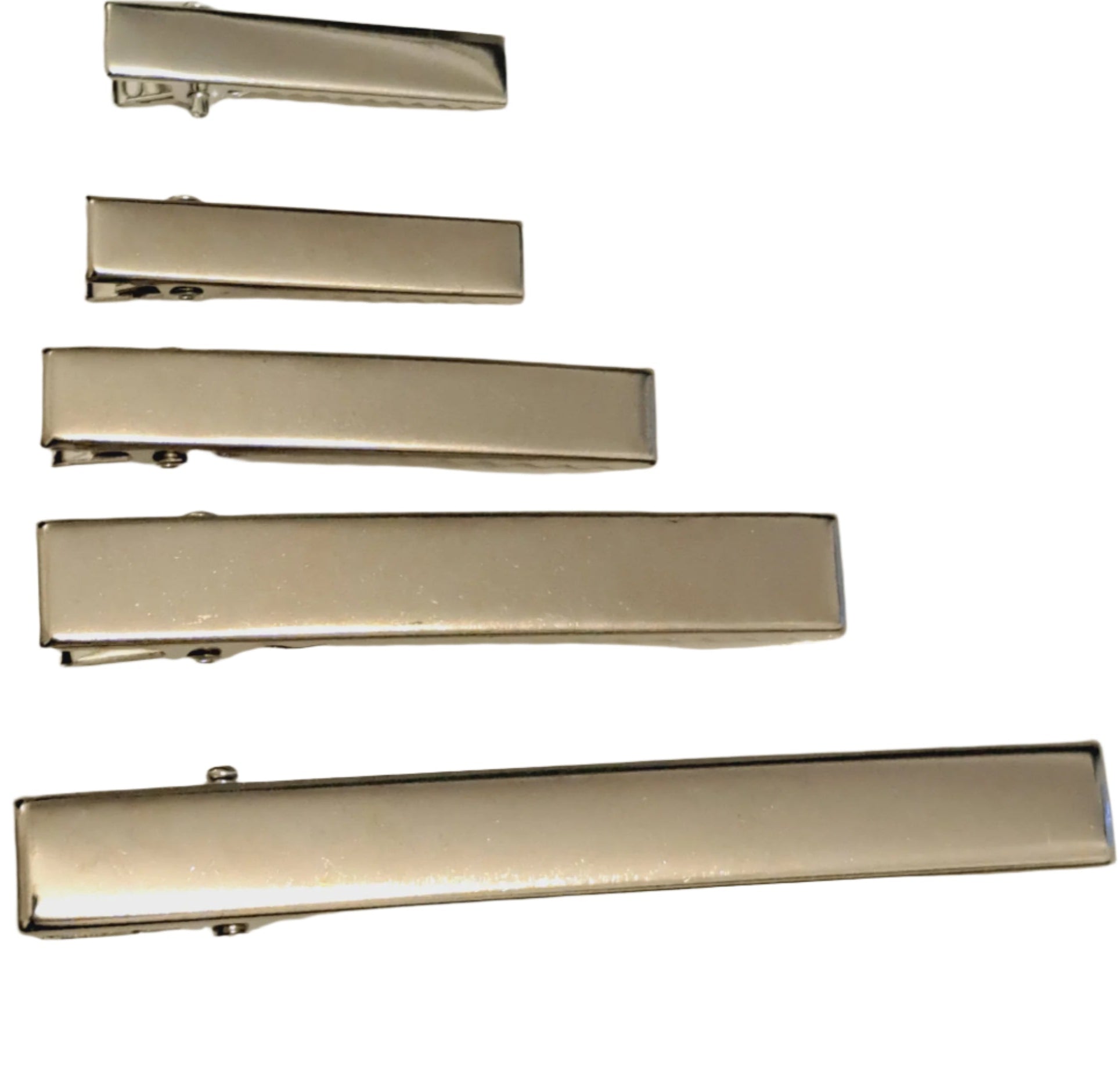 Set of alligator clips on a beige background with text 'Alligator clips very strong'.